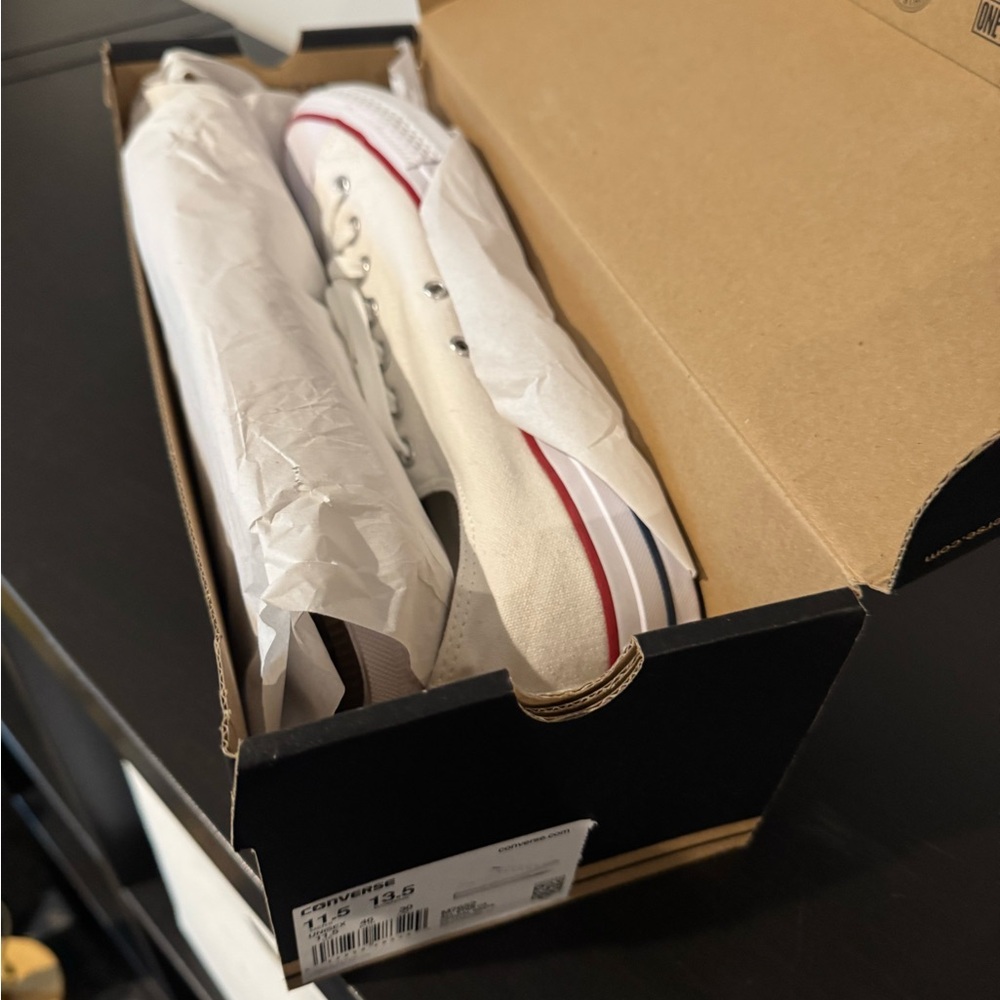 Converse Men's Off-White Sneakers with Red Accents